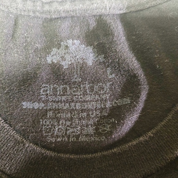 Black Pirate Skull Crossbones Black Graphic T-Shirt Men's Large - Picture 2 of 2